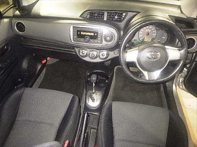 TOYOTA VITZ 2012
