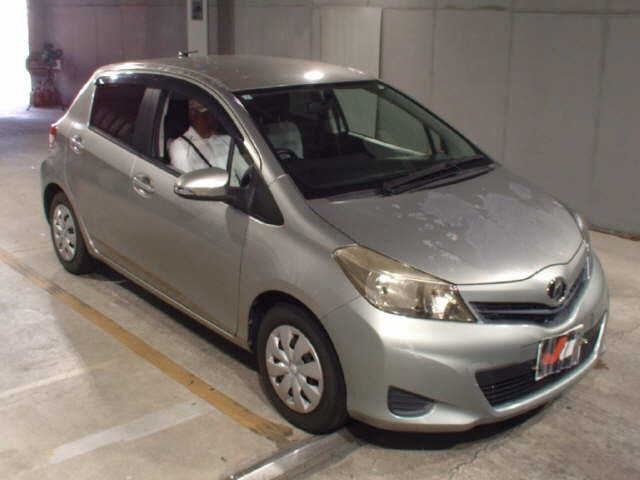 TOYOTA VITZ 2012