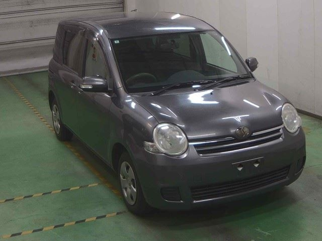 TOYOTA SIENTA 2010