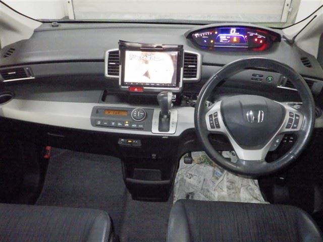 HONDA FREED 2013