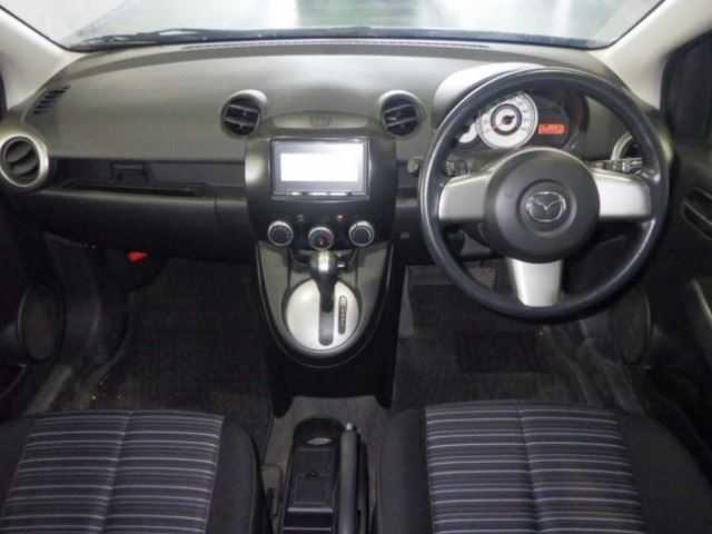 MAZDA DEMIO 2010