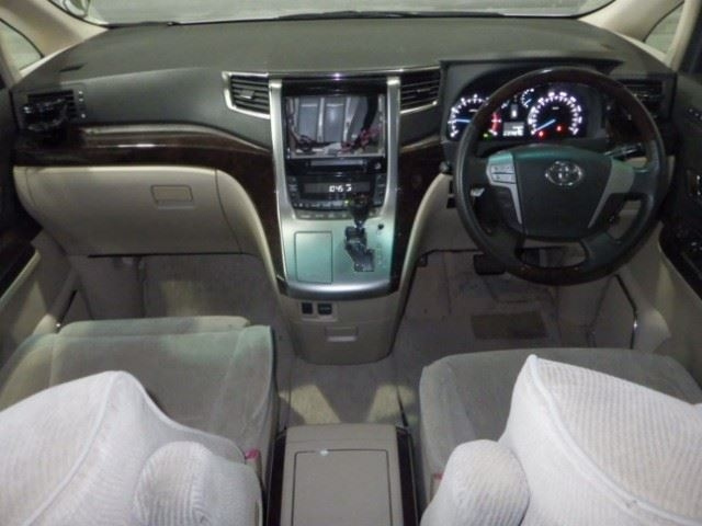TOYOTA ALPHARD 2011
