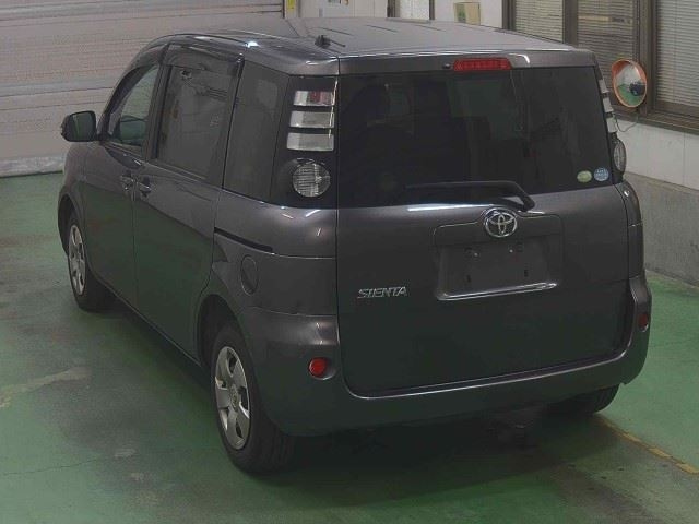 TOYOTA SIENTA 2010