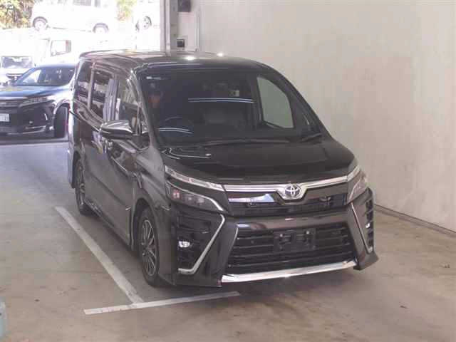 TOYOTA VOXY 2020