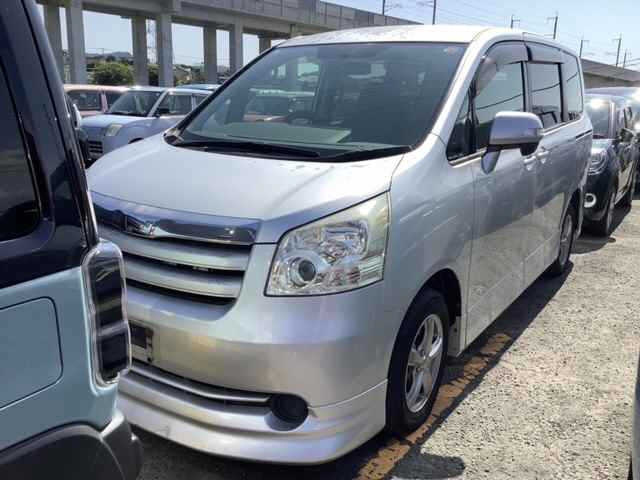 TOYOTA NOAH 2008