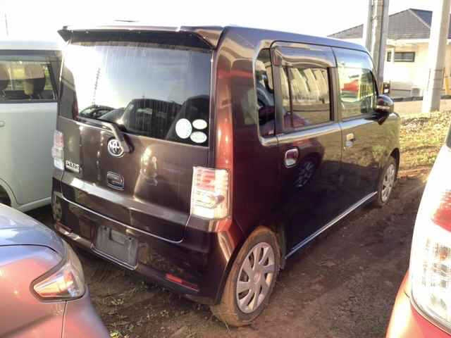 TOYOTA PIXIS SPACE 2011
