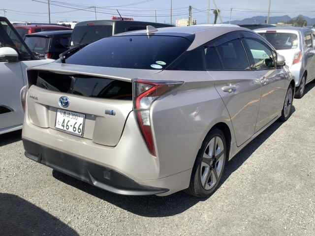 TOYOTA PRIUS 2016