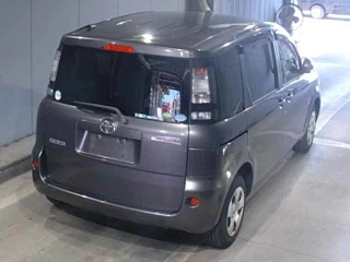 TOYOTA SIENTA 2013