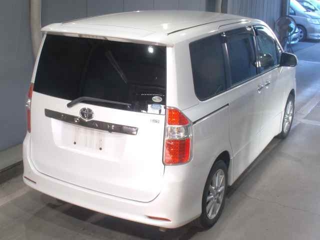TOYOTA NOAH 2008
