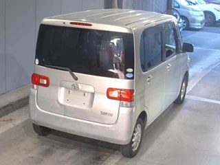 DAIHATSU TANTO 2010