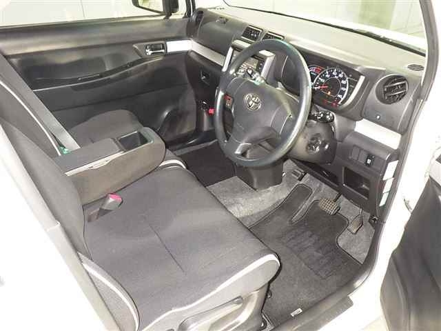 TOYOTA PIXIS SPACE 2014