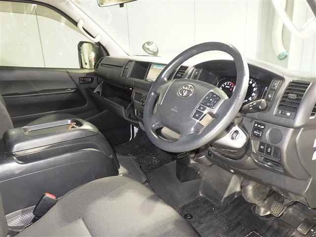 TOYOTA HIACE 2022