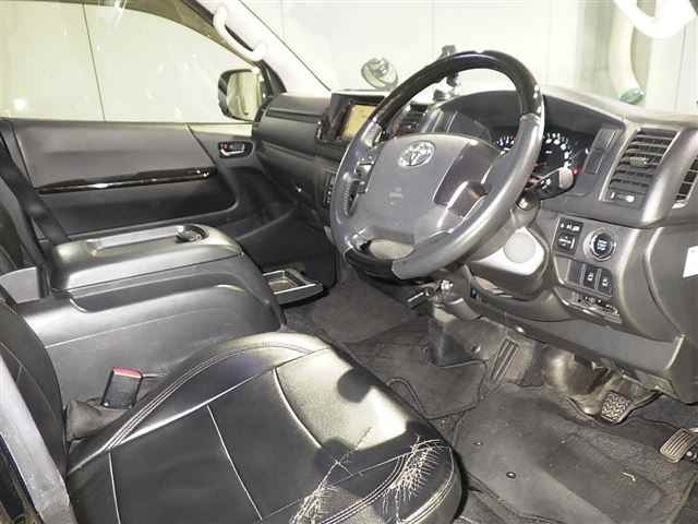 TOYOTA HIACE VAN 2016