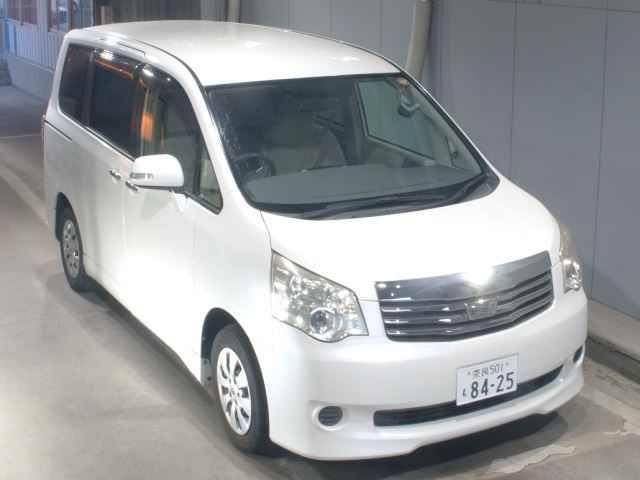 TOYOTA NOAH 2012