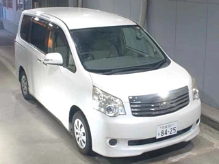 TOYOTA NOAH 2012