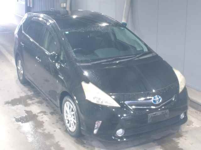 TOYOTA PRIUS ALPHA 2013
