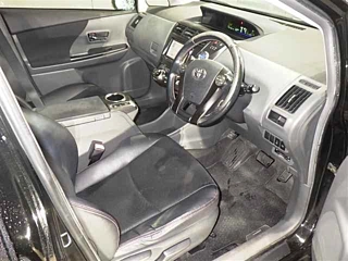 TOYOTA PRIUS ALPHA 2013