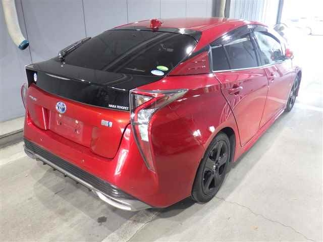 TOYOTA PRIUS 2016