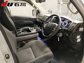 TOYOTA HIACE VAN 2021