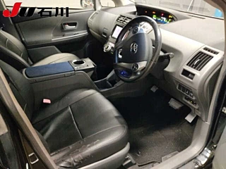 TOYOTA PRIUS ALPHA 2012