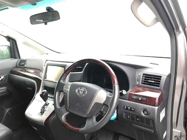 TOYOTA VELLFIRE 2012