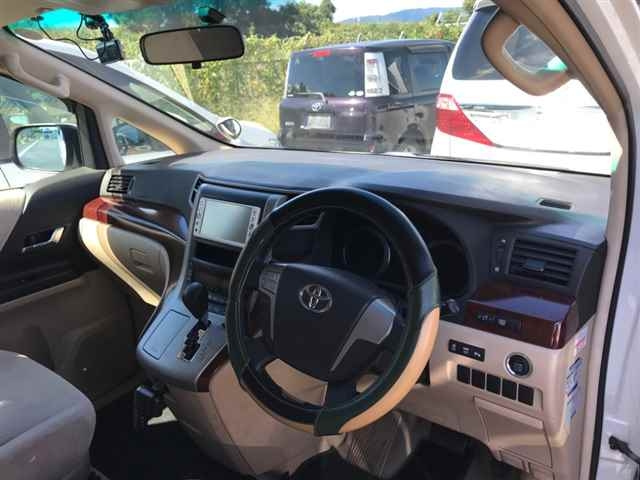 TOYOTA VELLFIRE 2010