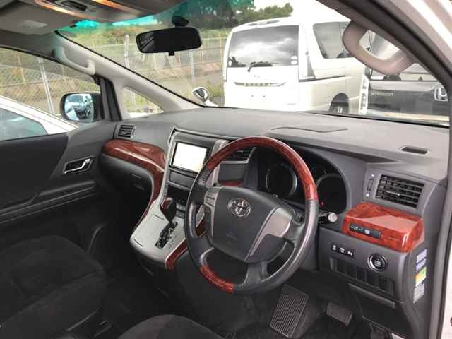 TOYOTA VELLFIRE 2009