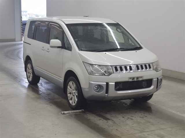 MITSUBISHI DELICA D5 2015
