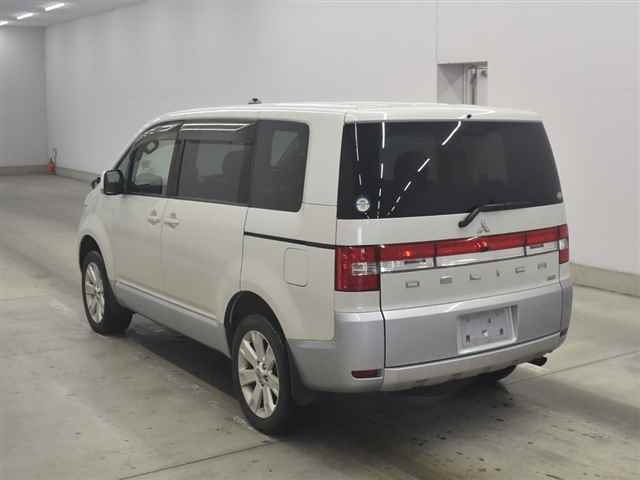 MITSUBISHI DELICA D5 2015