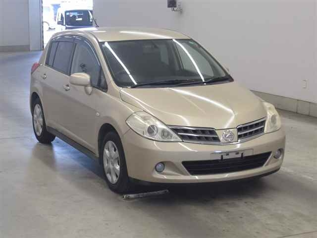 NISSAN TIIDA 2010