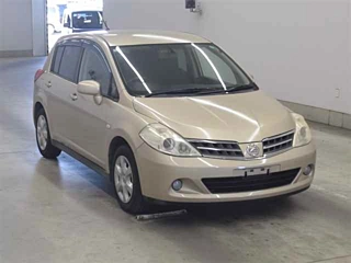 NISSAN TIIDA 2010