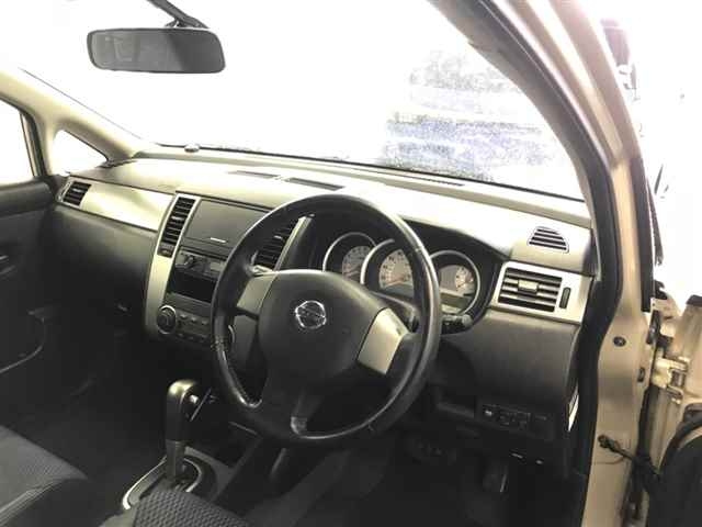 NISSAN TIIDA 2010