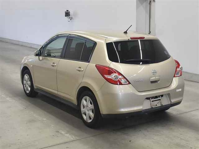NISSAN TIIDA 2010