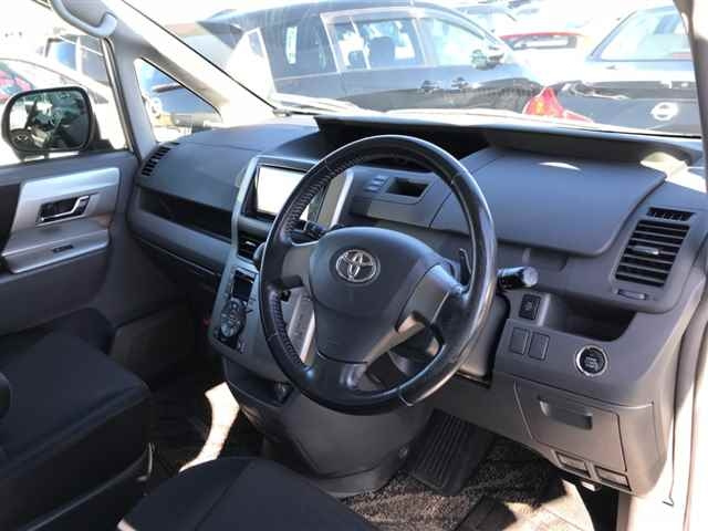 TOYOTA VOXY 2008