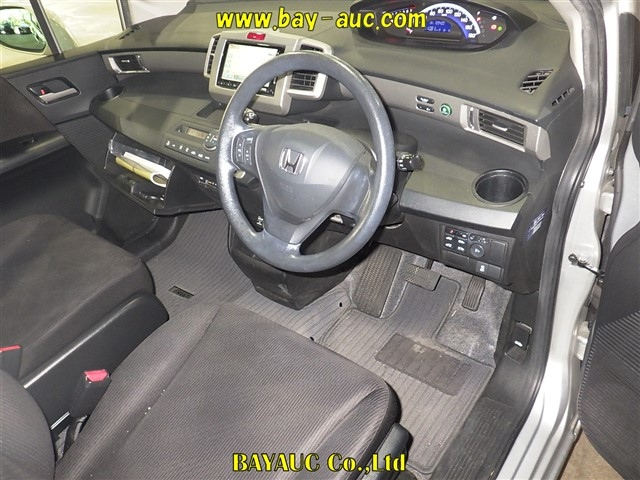 HONDA FREED 2013