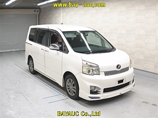 TOYOTA VOXY 2013