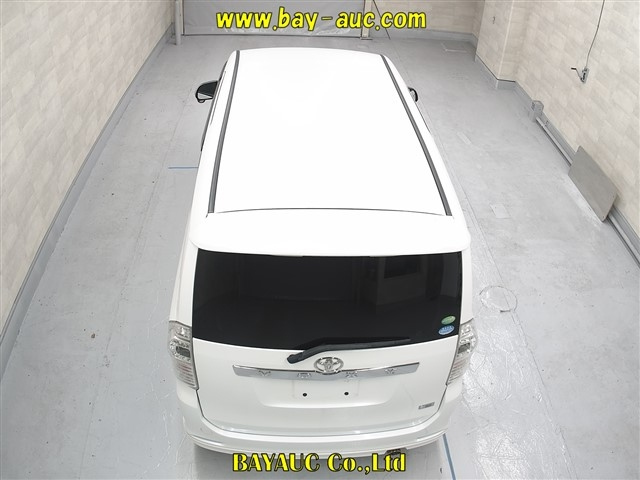 TOYOTA VOXY 2013