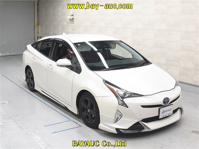 TOYOTA PRIUS 2016