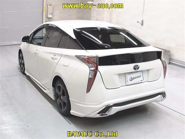 TOYOTA PRIUS 2016