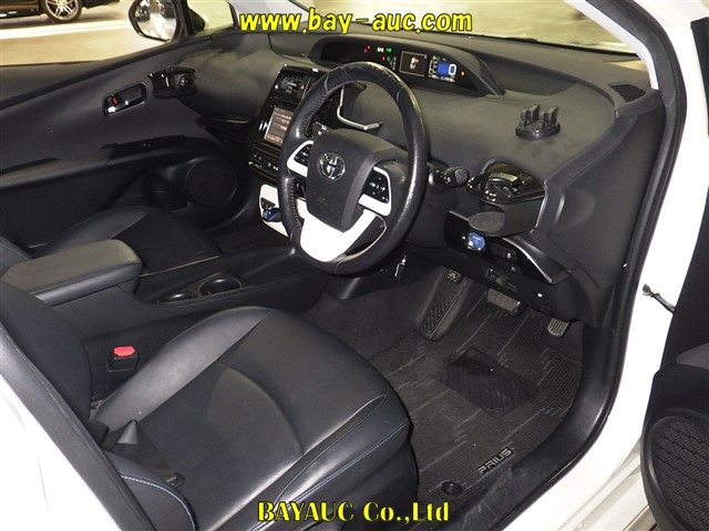 TOYOTA PRIUS 2016