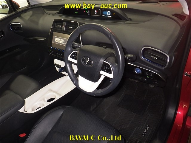 TOYOTA PRIUS 2016