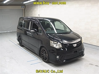 TOYOTA NOAH 2011