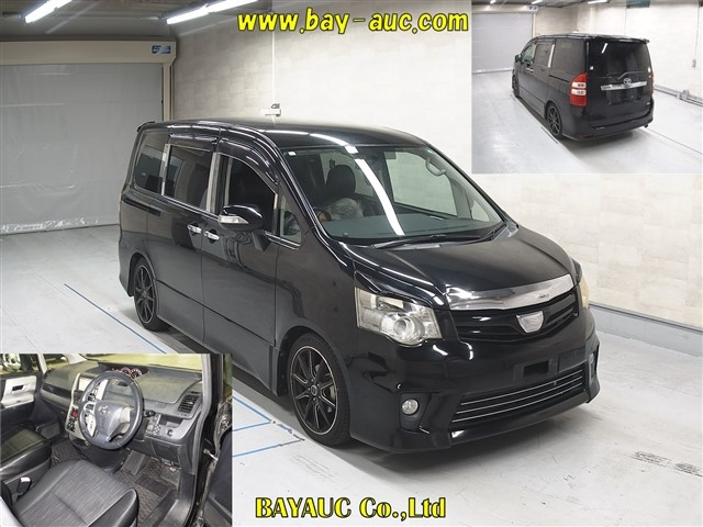 TOYOTA NOAH 2011