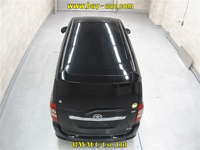 TOYOTA NOAH 2011