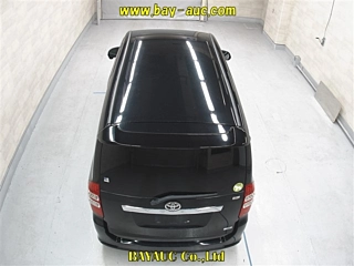 TOYOTA NOAH 2011