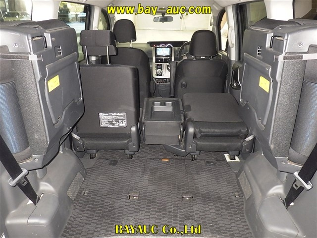 TOYOTA VOXY 2008