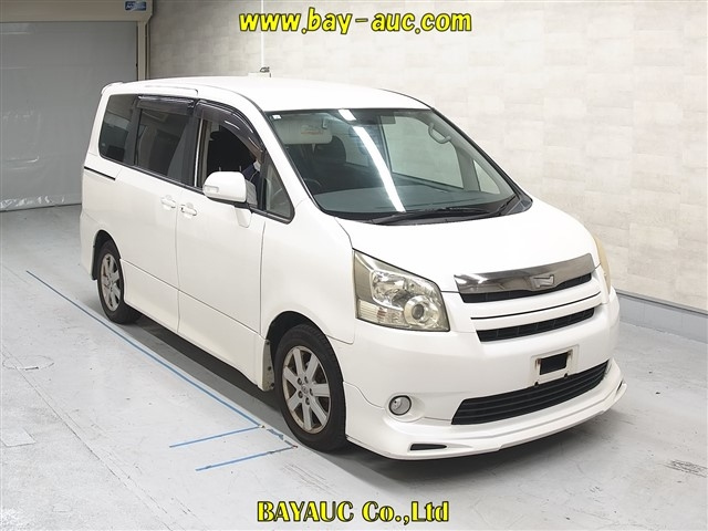 TOYOTA NOAH 2009