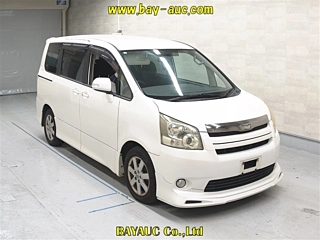 TOYOTA NOAH 2009