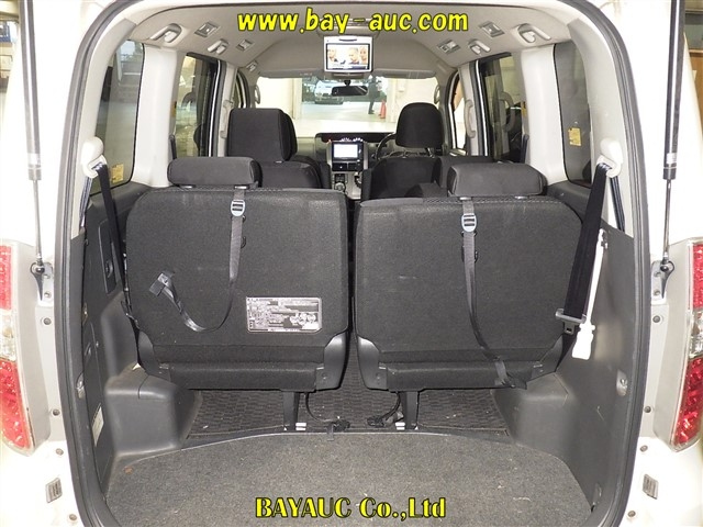 TOYOTA NOAH 2009