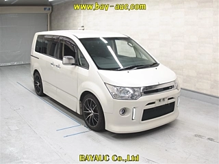 MITSUBISHI DELICA D5 2011